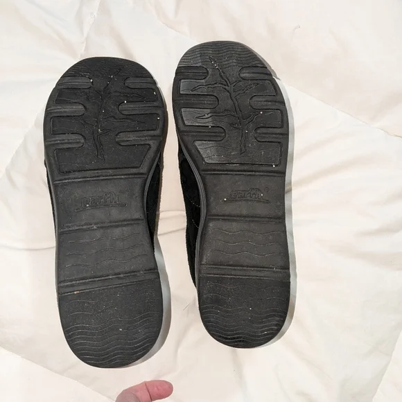 Women's Earth Journey Black Slip-On Shoes 8.5 wide - Picture 5 of 6